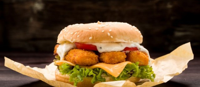 Den perfekte burger opskrift og servering