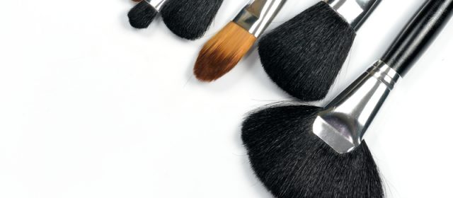 Se alle de lækre produkter fra Makeup Revolution her